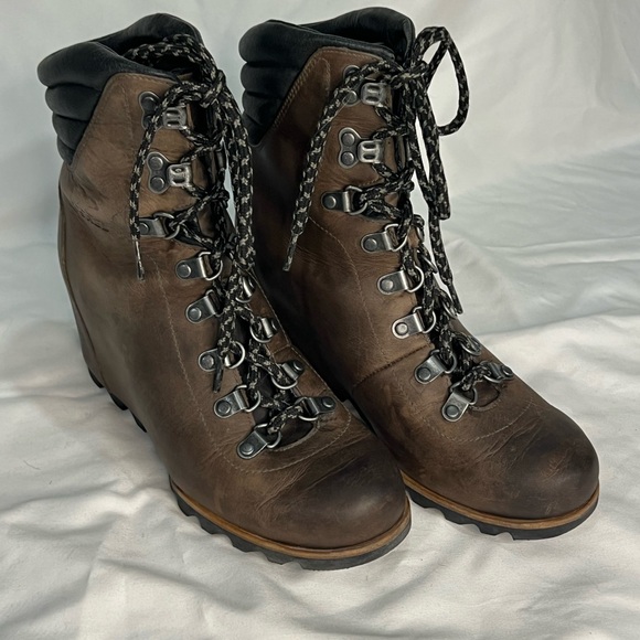Sorel Conquest Wedge Boots - Picture 2 of 10